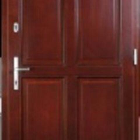 Dřevěné vchodové dveře S04