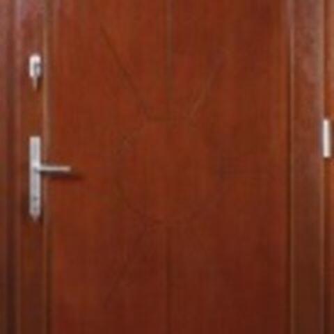 Dřevěné vchodové dveře S05